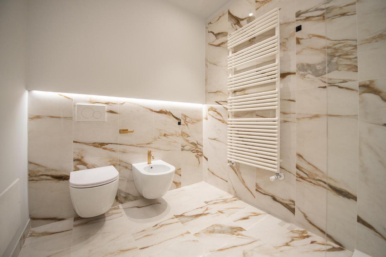 We - Lagrange19 - Luxury
